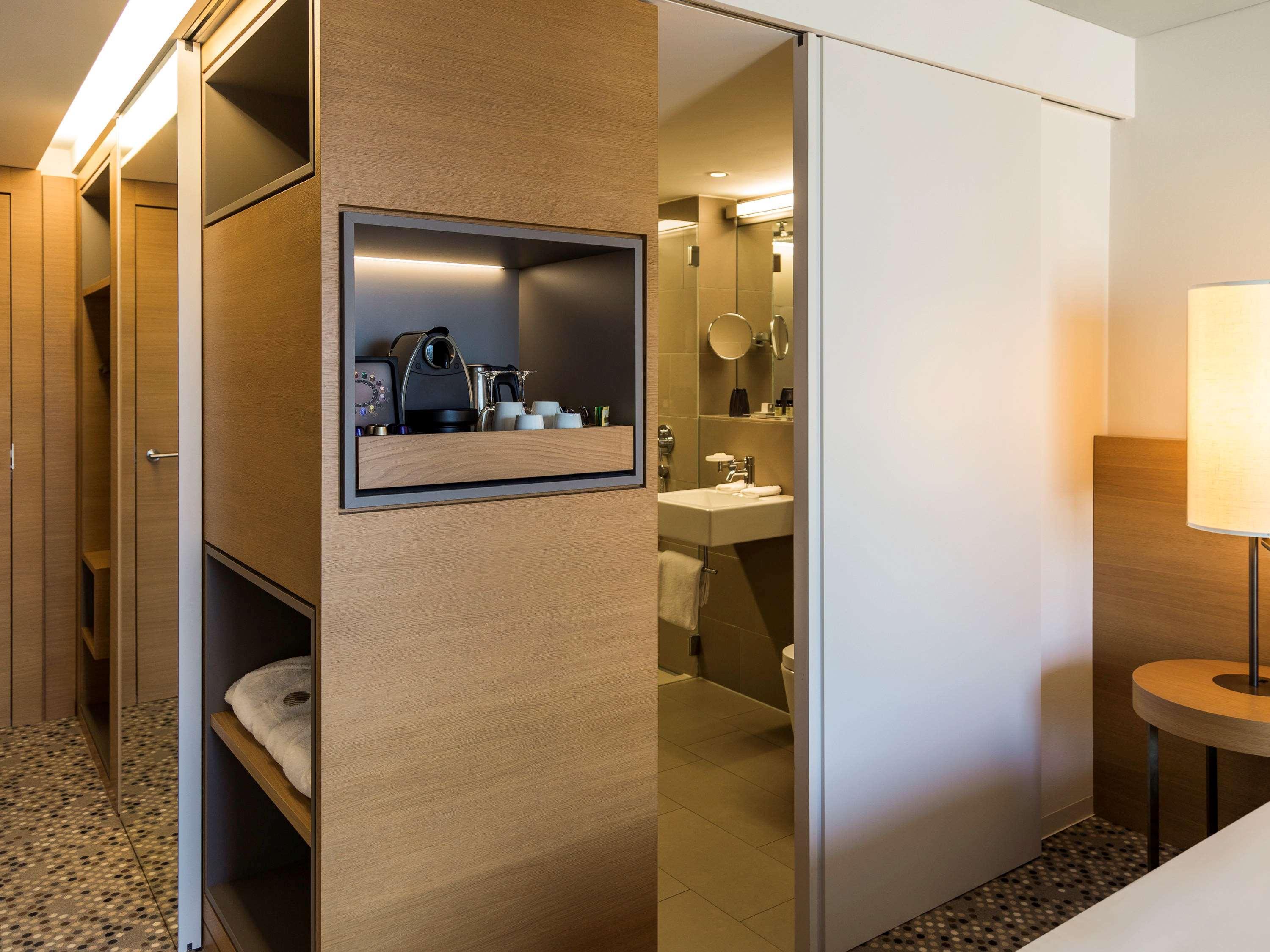 Pullman Basel Europe Hotell Exteriör bild