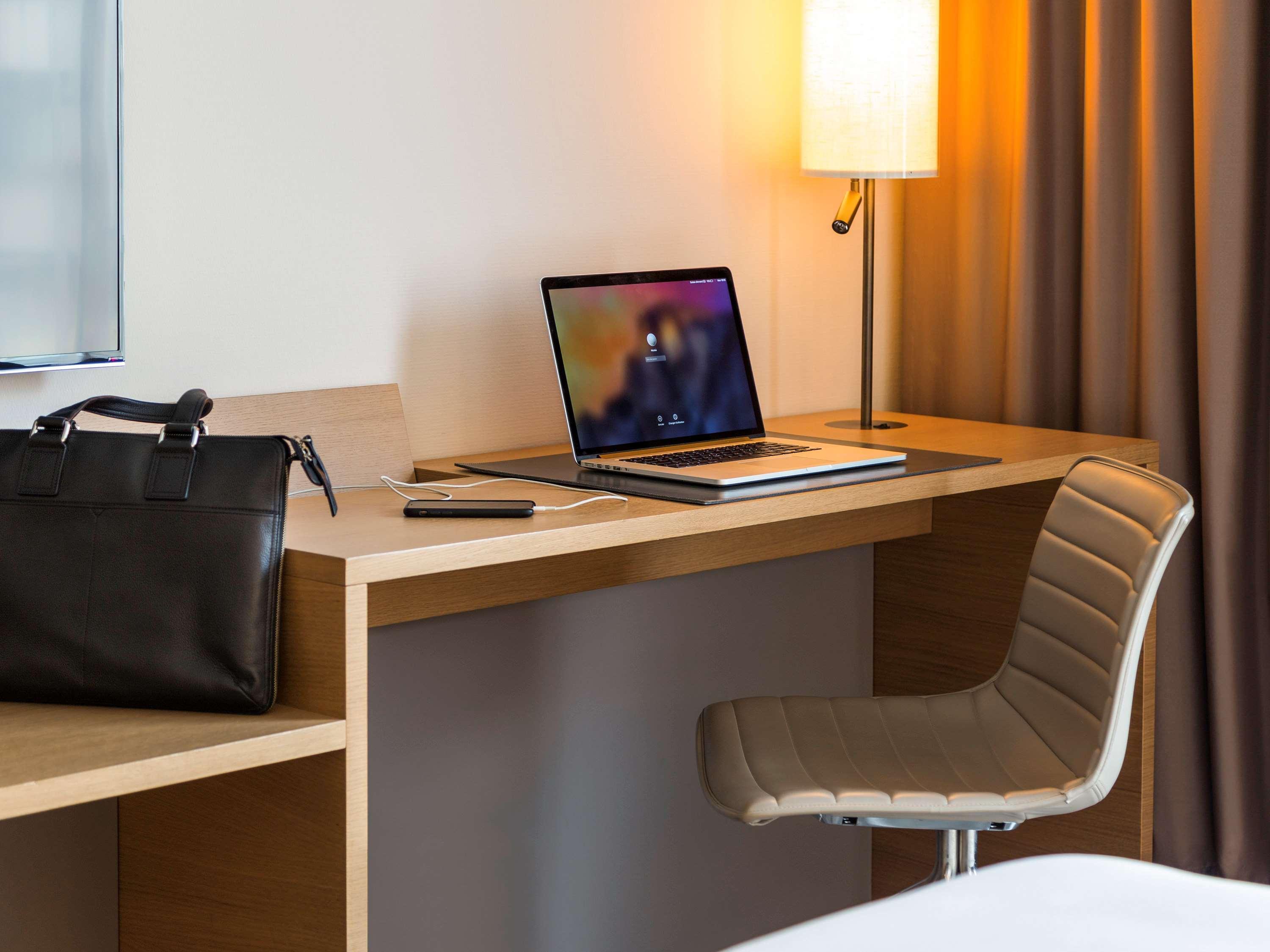 Pullman Basel Europe Hotell Exteriör bild