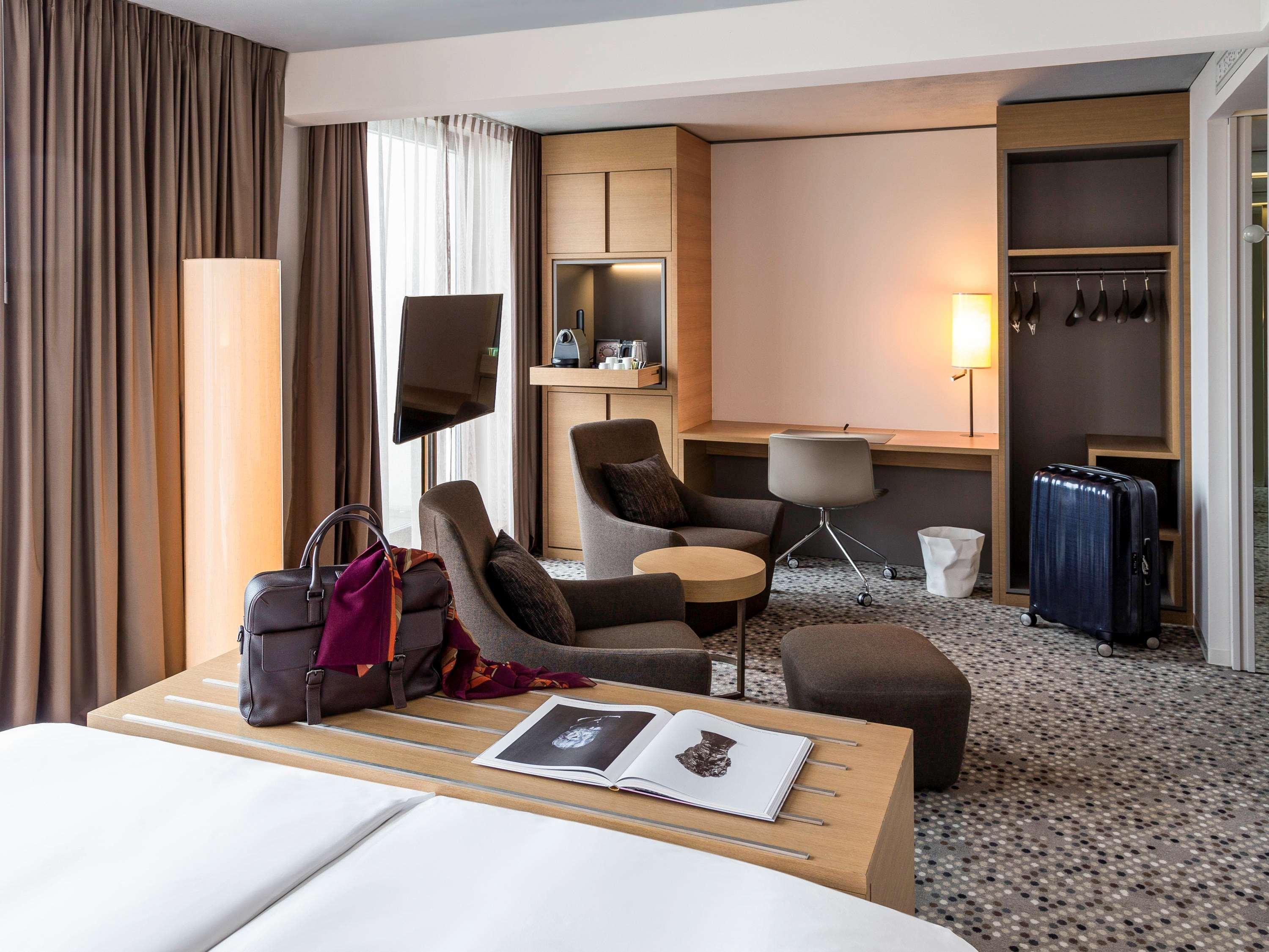 Pullman Basel Europe Hotell Exteriör bild