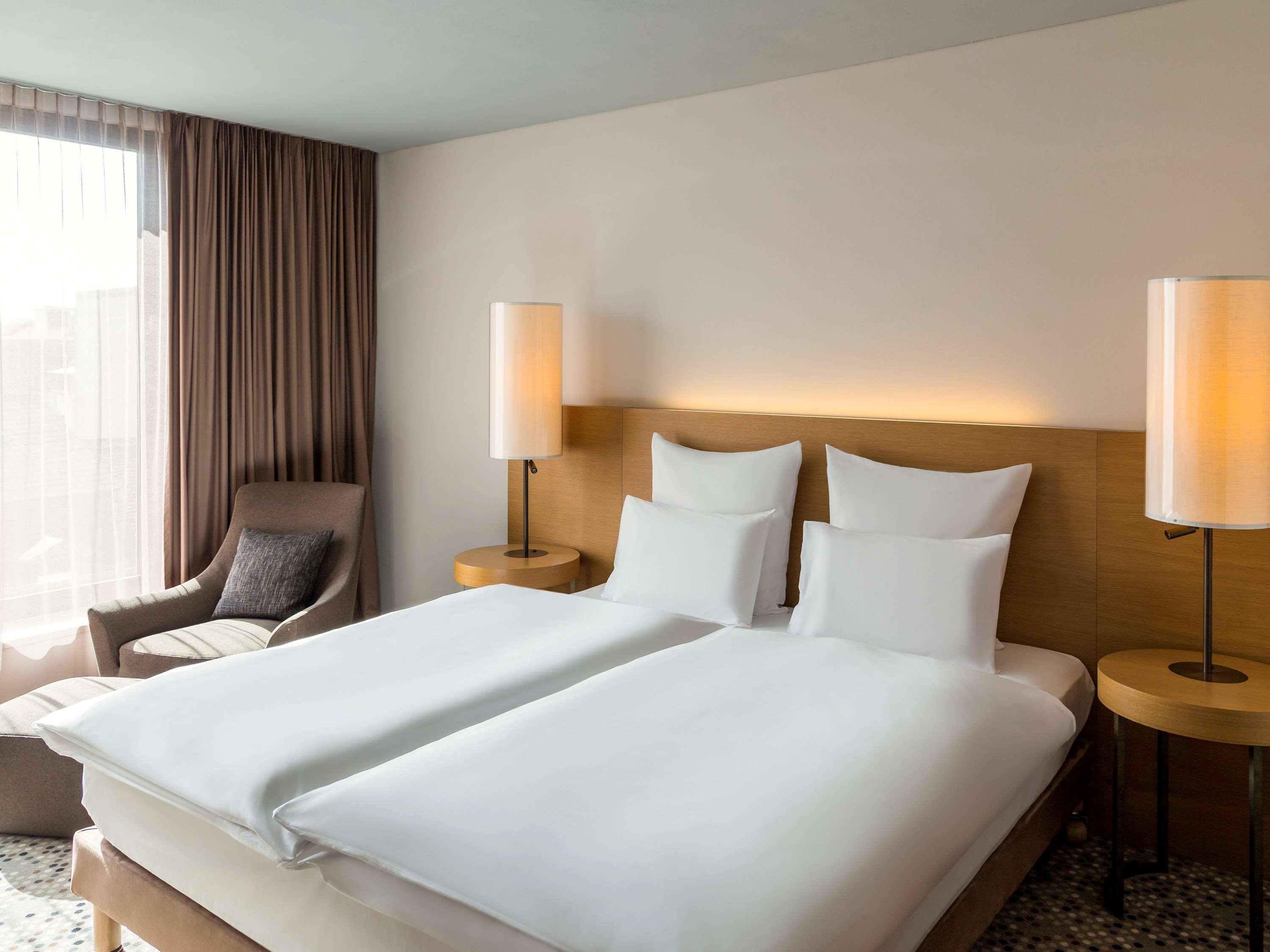 Pullman Basel Europe Hotell Exteriör bild