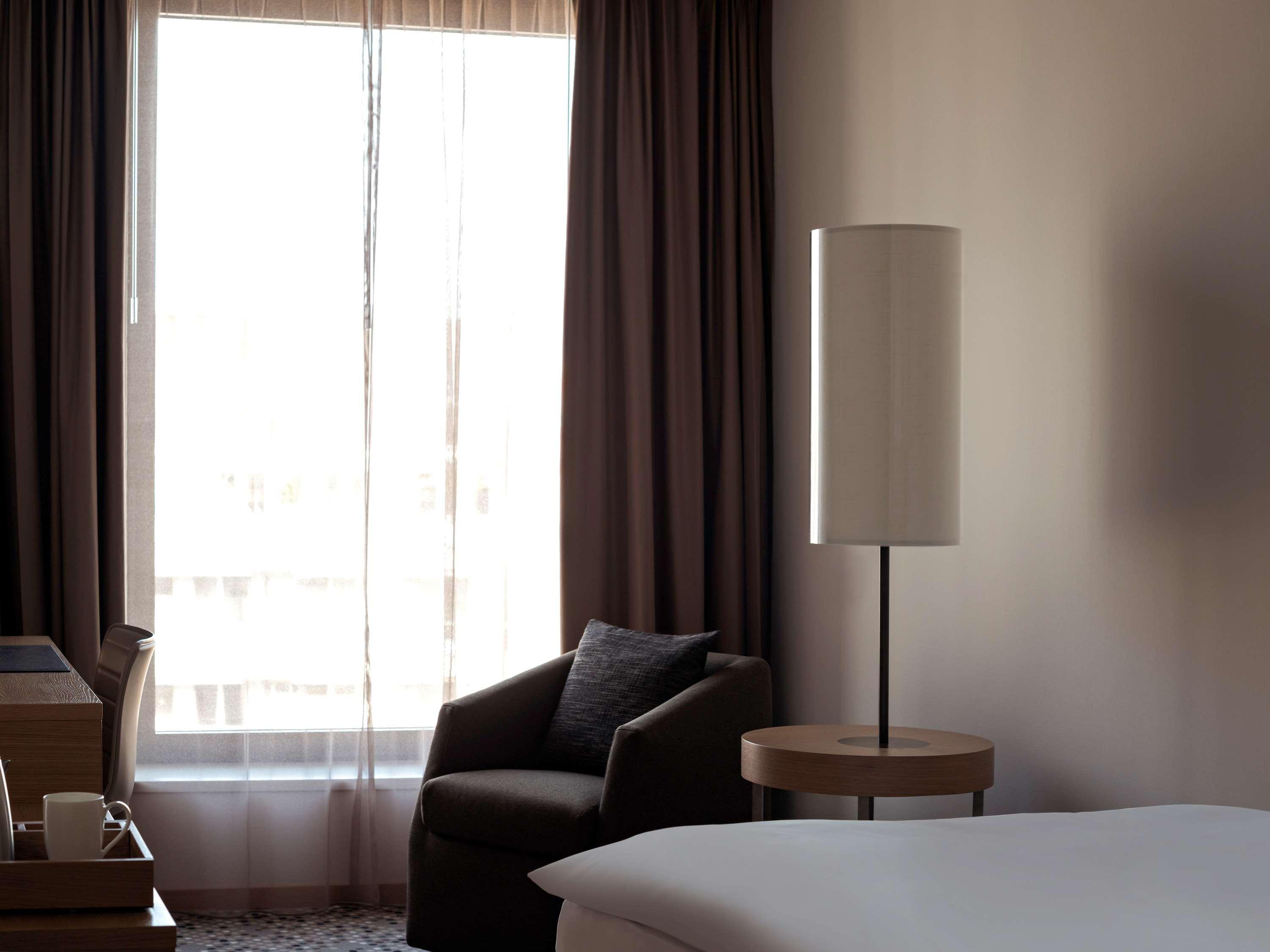 Pullman Basel Europe Hotell Exteriör bild