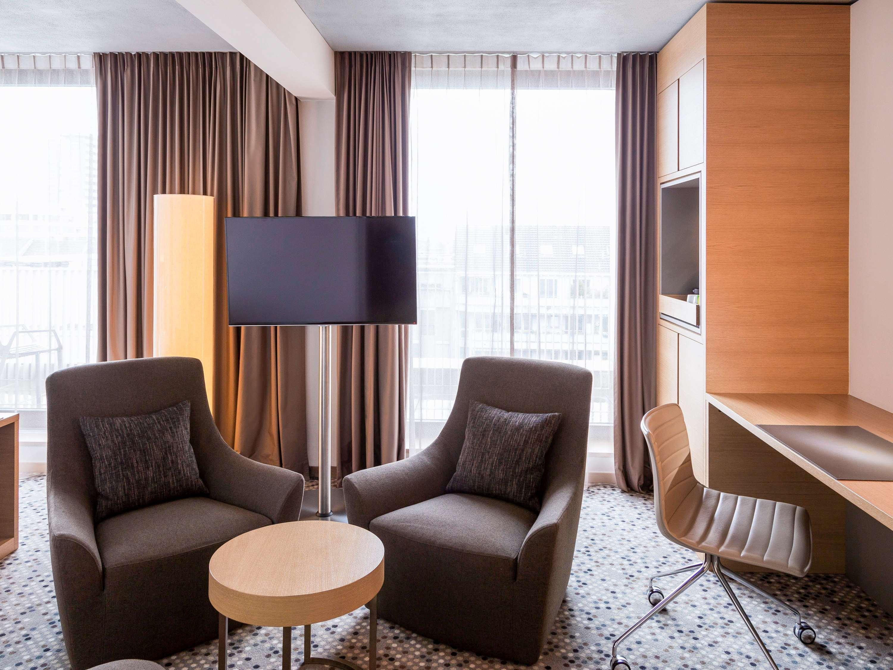 Pullman Basel Europe Hotell Exteriör bild