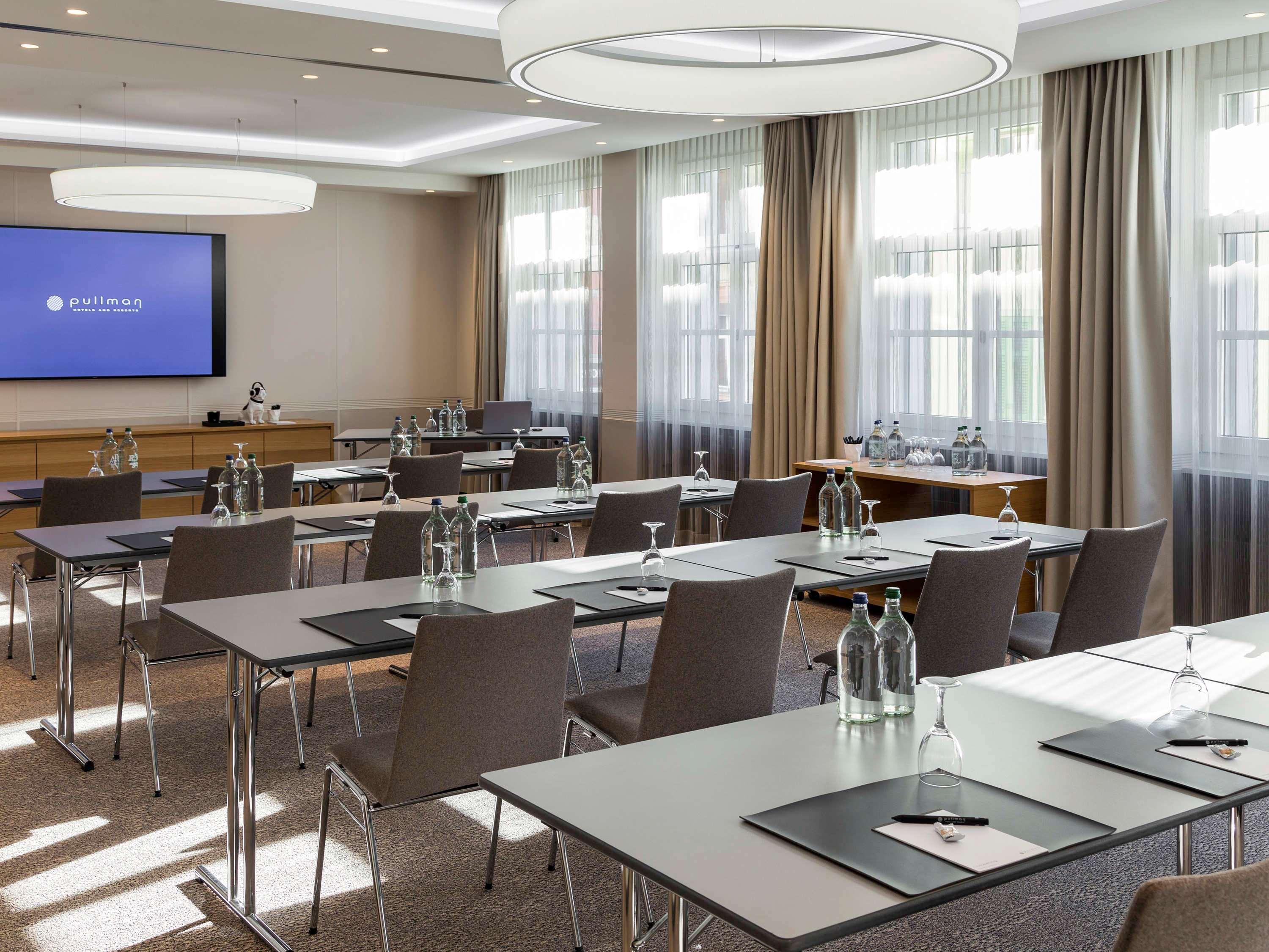 Pullman Basel Europe Hotell Exteriör bild